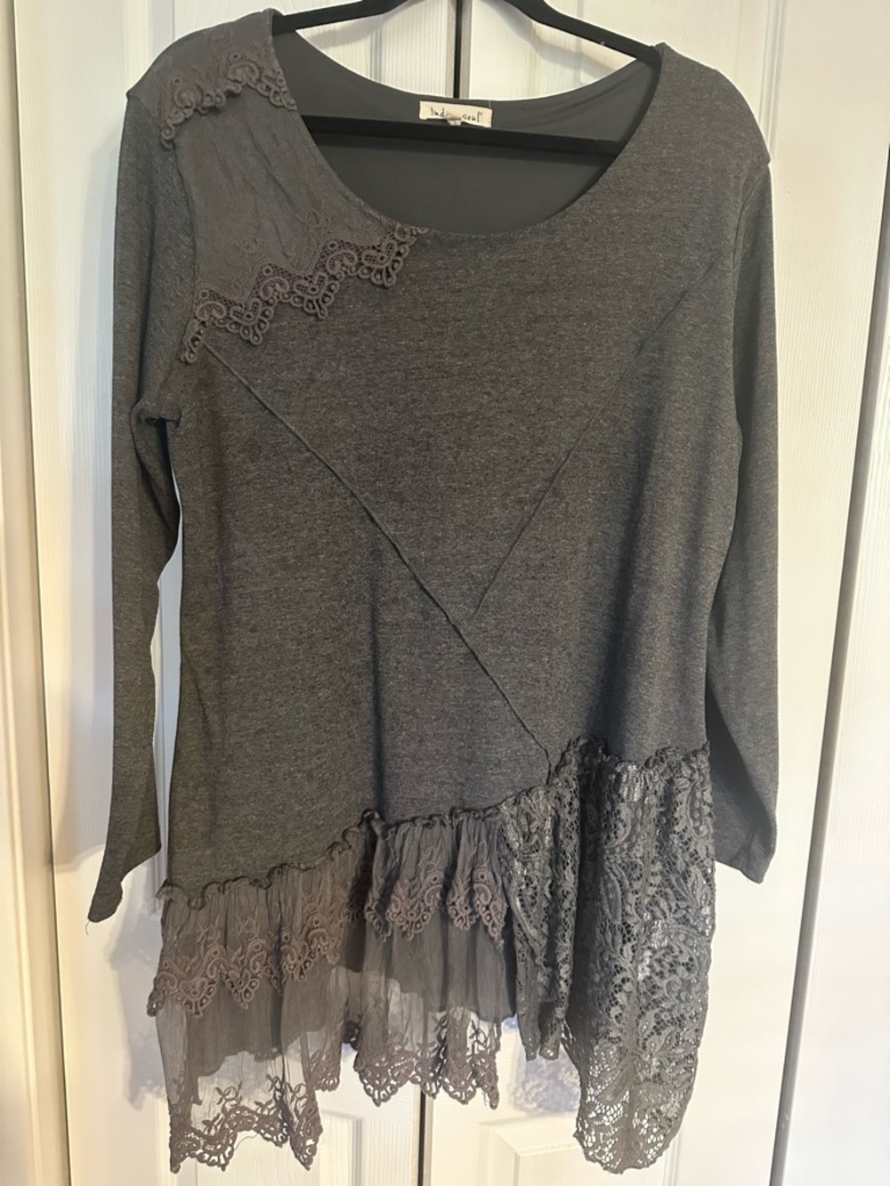 indigo soul Charcoal Lace-Trim Long Sleeve Tunic Top